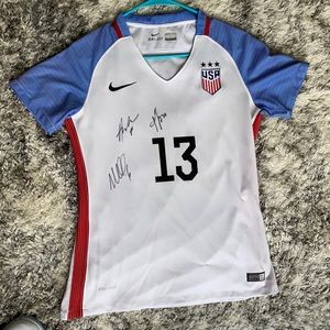 Nike Usa soccer signed jersey